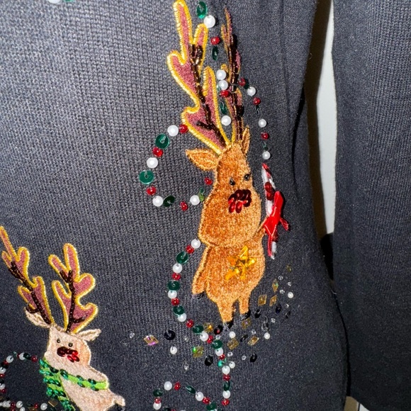 Festive Black Reindeer Sweater Size Large EUC - Picture 4 of 12